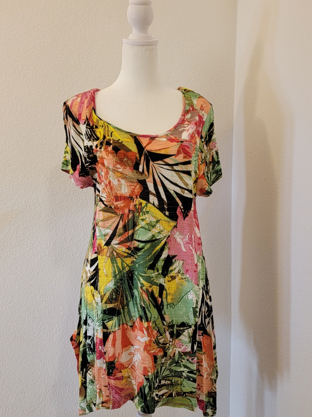 Cable & Gauge Multi-Color Tropical Print Short Sleeve Tunic Top - Large